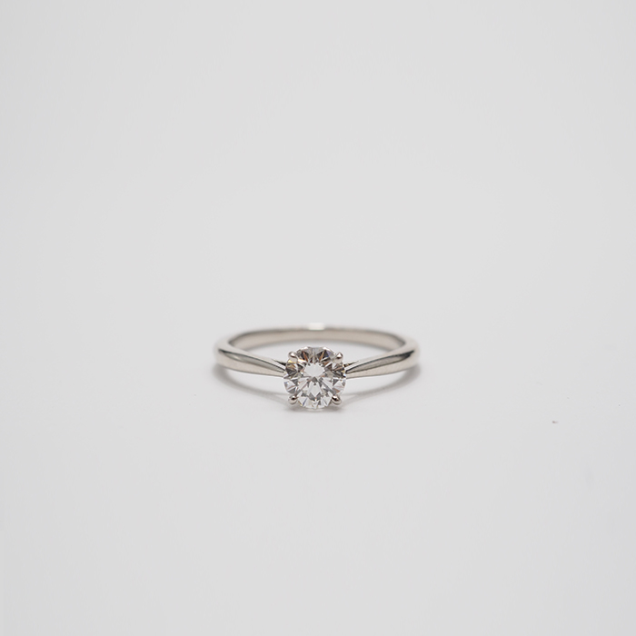 シンプルなソリティアリング(4本爪)